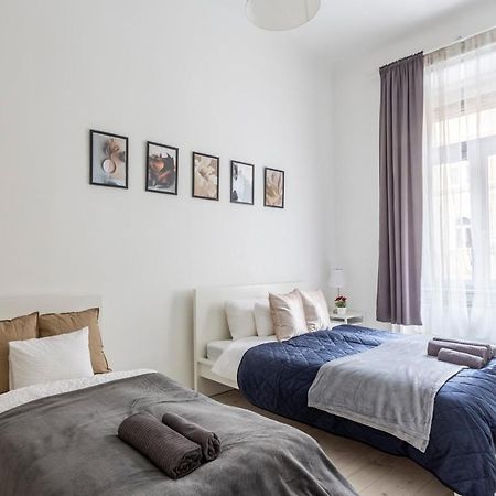 Deluxe Cozy Home In The Heart Of Будапеща Екстериор снимка