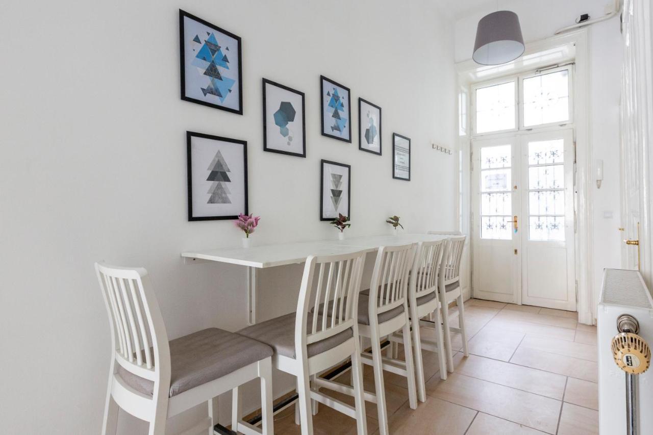 Deluxe Cozy Home In The Heart Of Будапеща Екстериор снимка