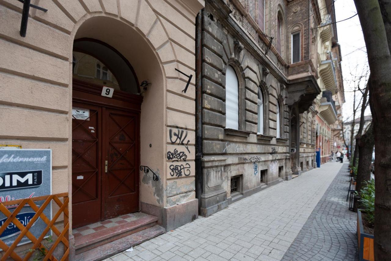 Deluxe Cozy Home In The Heart Of Будапеща Екстериор снимка
