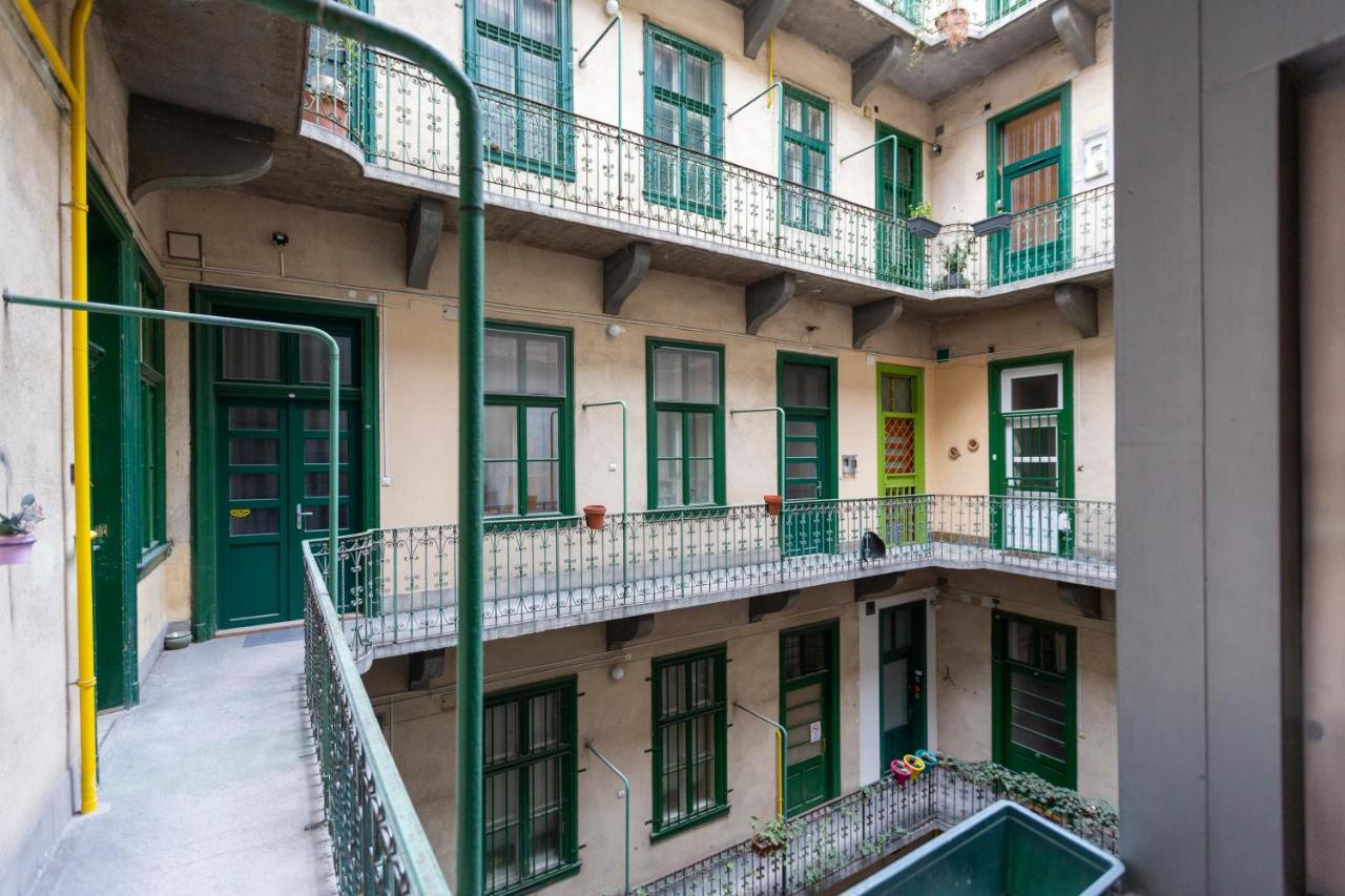 Deluxe Cozy Home In The Heart Of Будапеща Екстериор снимка